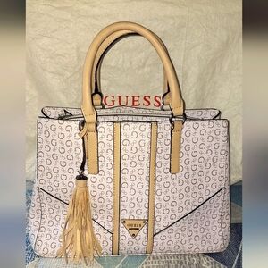 GUESS HB Otilia LRG boxbag ........PRE OWN